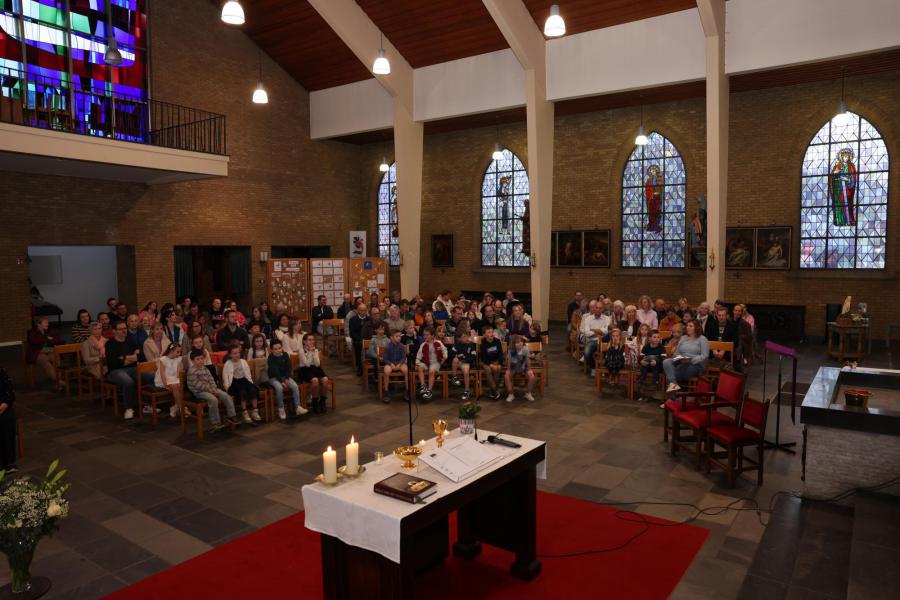 Instapviering eerstecommunicanten Zwevezele 