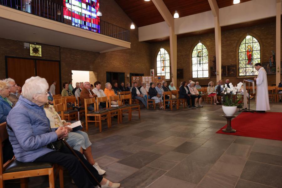 Sint-Aldegondisnoveen in de kerk van Zwevezele - Lof en ommegang 