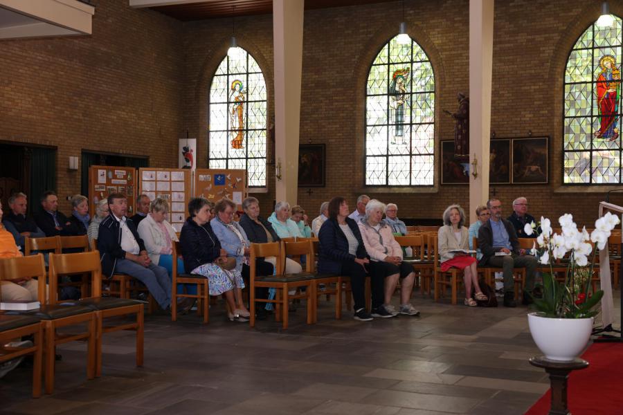 Sint-Aldegondisnoveen in de kerk van Zwevezele - Lof en ommegang 