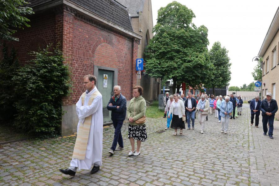 Sint-Aldegondisnoveen in de kerk van Zwevezele - Lof en ommegang 