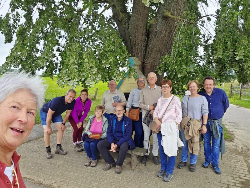 wandelaars verbinden 'de Lebeek' en Atom © Patrick Cornelis