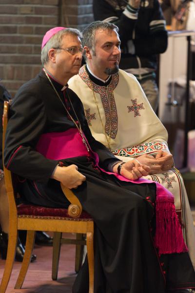 Onze bisschop en de pastoor van de Roemeens Orthodoxe christenen 