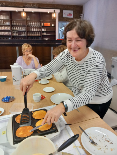 Ook het vereniginsleven bloeit! Samana Bavikhove heeft op Lichtmis lekkere pannekoeken gebakken. 