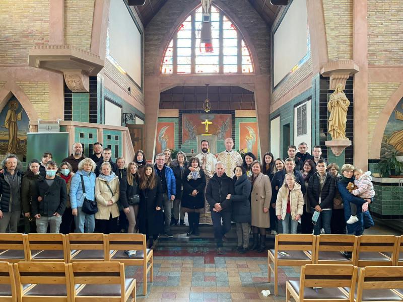 De Grieks-Oekraïens katholieke gemeenschap vierde met priester Maryan op 6 maart 2022 voor het eerst eucharistie in de Sint-Theresiakapel in Middelkerke. © -