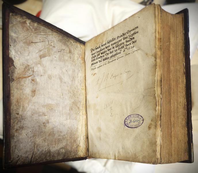 Herkomstkenmerken op het schutblad © Bibliotheek Grootseminarie