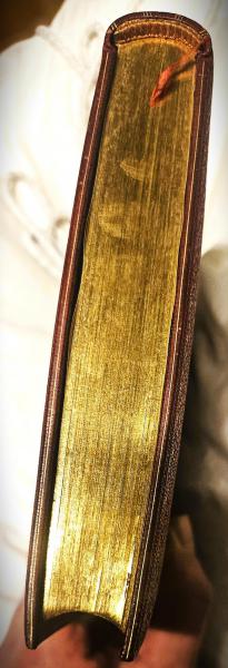 Vergulde snede, leeslint en kapitaal © Bibliotheek Grootseminarie