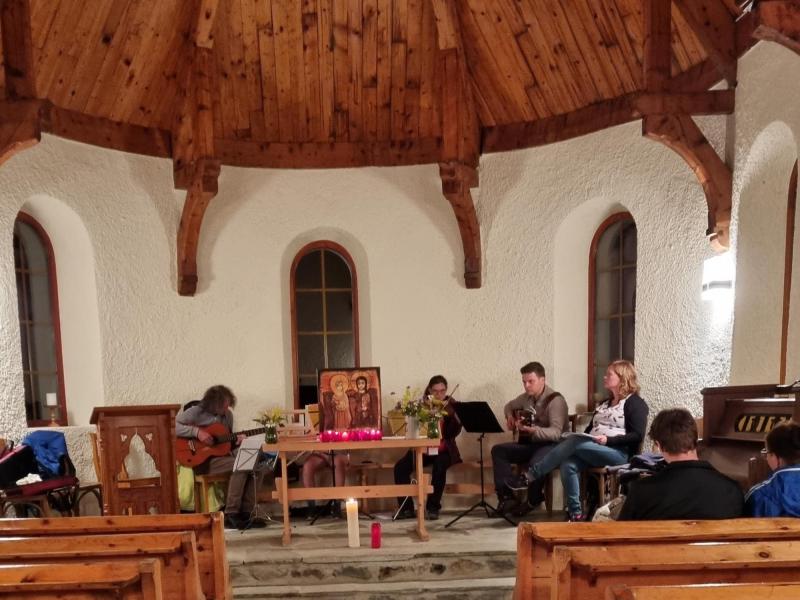 In de kapel - muzikanten bereiden zich voor © Lieven van Peteghem