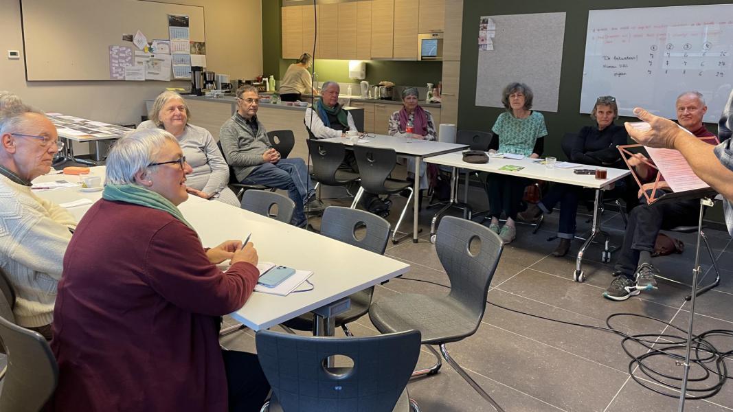 Deelnemers klaar om te oefenenn in verbindende commucatie © rr