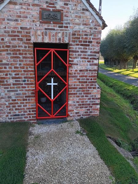Terug een gerenoveerde kapel te Zwevezele 