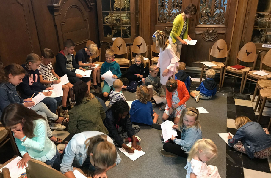 Eerste zondag van de maand-kinderwoorddienst 