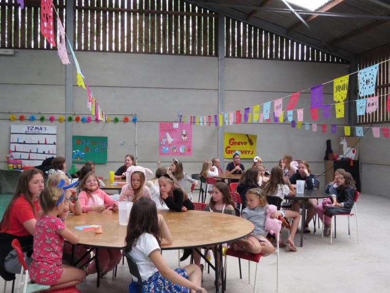 KLJ-Diepenbeek trok naar de Alpaca-boerderij in Lokeren 