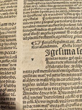Representant: kleine letter die aangeeft waar er een handgeschilderde initiaal moet komen. Let ook op het gedrukte wijzende handje © Bibliotheek Grootseminarie