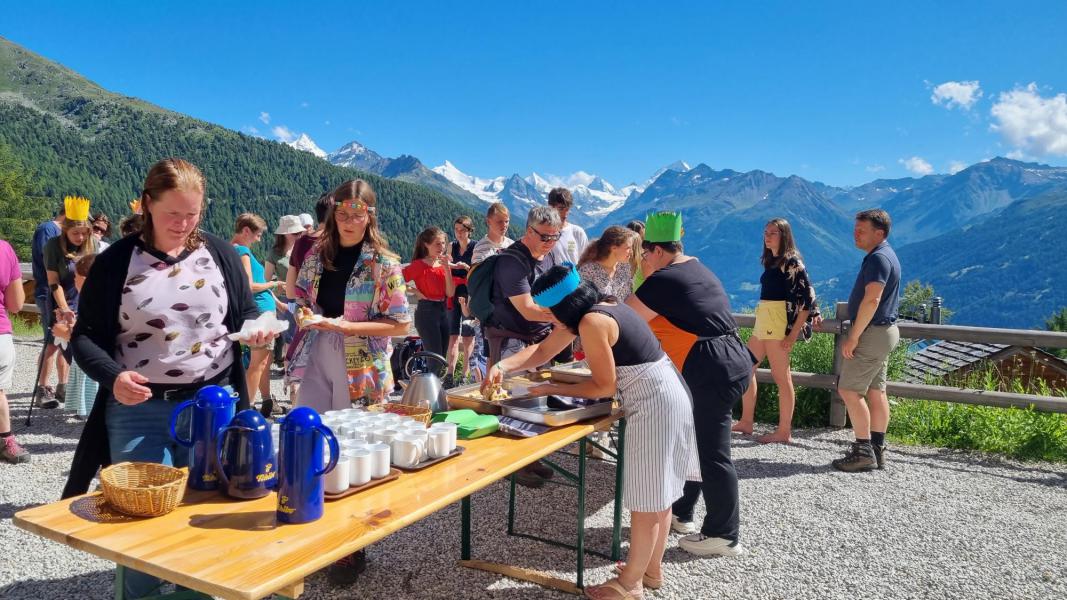 De keukenploeg trakteert op pannenkoeken! © Lieven van Peteghem