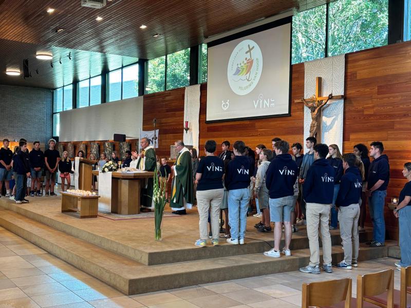  Op zondag sloten we aan bij de engagementsviering. 