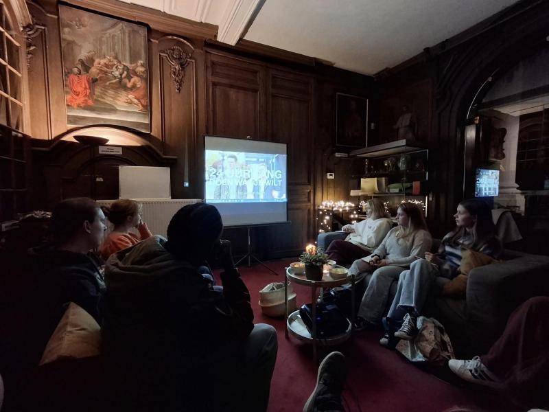 Alpha Youth - een aanbod voor jonge zinzoekers - Sint-Corneliusparochie Ninove - november 2025 © Tim Van Nieuwenhove