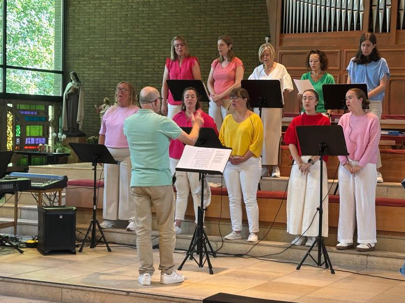  J'Ansoldo luisterde de viering op. 