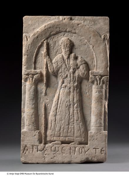 Stele met de koptische abt Sjenoete (Egypte, vijfde eeuw) © MUba