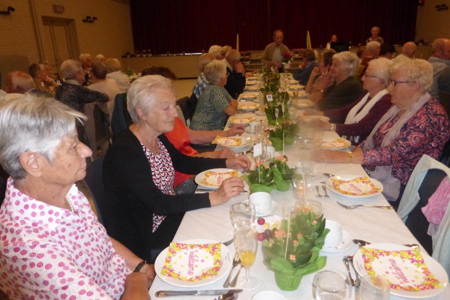 Er wacchtte hen een heerlijk maal © Diana De Winter