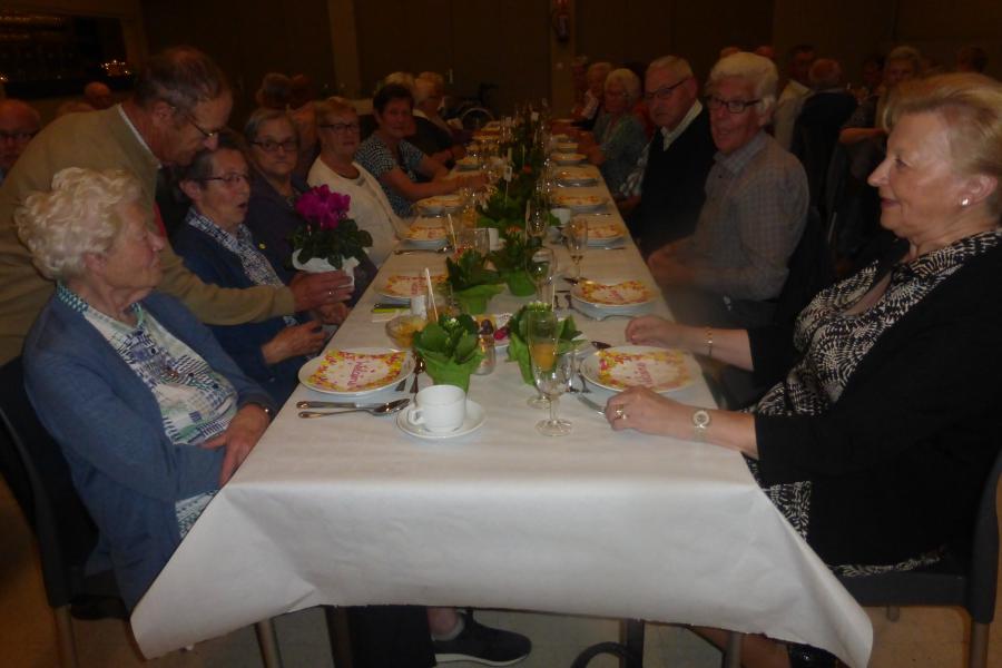 Voor elk lid was er een bloemetje © Diana De Winter