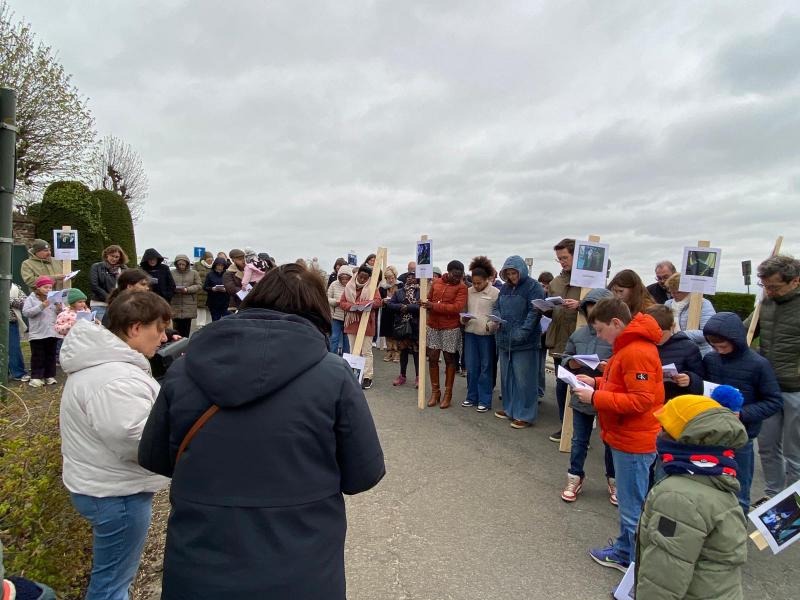  We trekken samen een spoor van Hoop. 