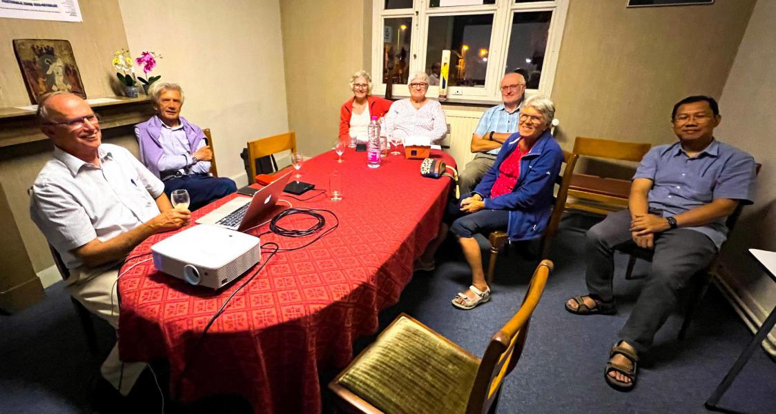 Café Emmaüs met groep in pastorij Haasrode © Café Emmaüs