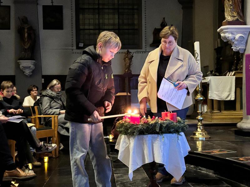 Anja als catechist bij het lichtmoment in Kaster. 