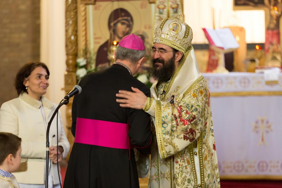Zijn Eminentie Joseph, de Roemeens-Orthodoxe Metropoliet van West- en Zuid-Europa  en onze bisschop 