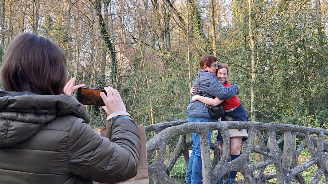  Een knuffel... zachtheid, één van de elementen van de vrucht van de Geest. 