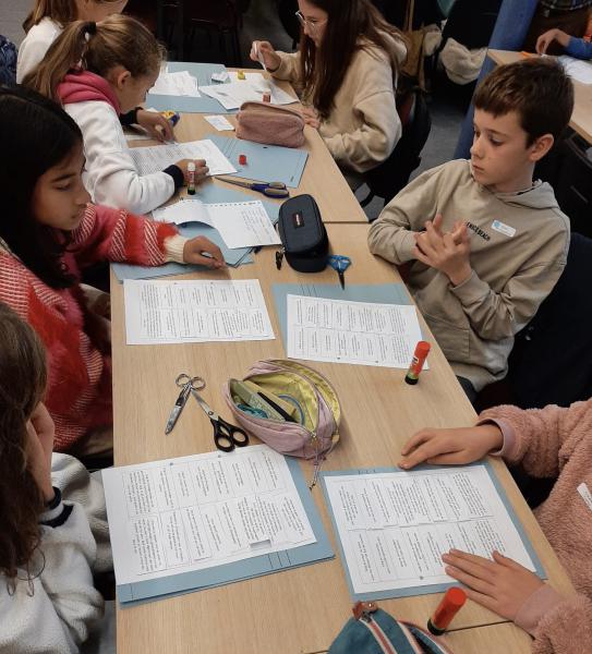 Er kwam heel wat puzzel- en plakwerk aan te pas om voor elke zaligspreking uit de Bergrede de juiste betekenis te vinden. © Evelien Van Heyst