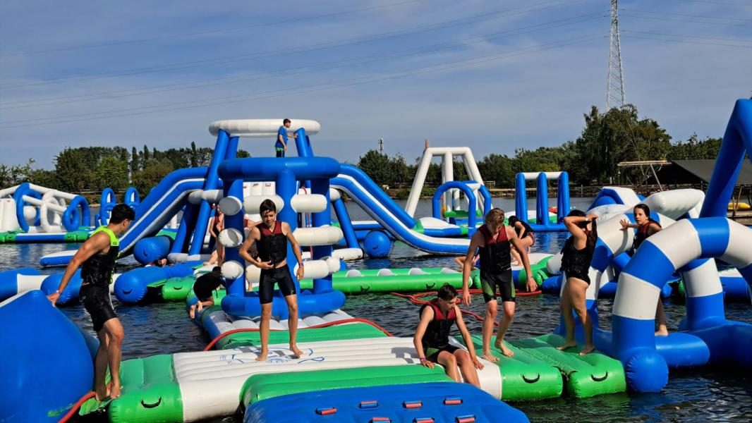 Het tentenkamp startte traditiegetrouw met een teambuilding. 