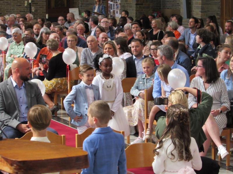 Na Pasen is het tijd voor Eerste Communies en Vormsels - hier Eerste Communieviering in de Sint-Jozefkerk 