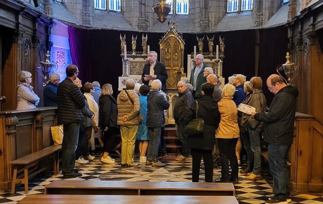 Aandachtig luisteren naar de uitleg van Prof. Van de Voord © Marco 