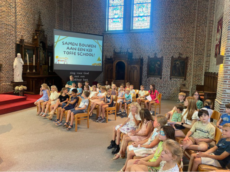 In het begin van het nieuwe schooljaar gaan er veel startvieringen door – hier eentje in de Sint-Augustinuskerk. 