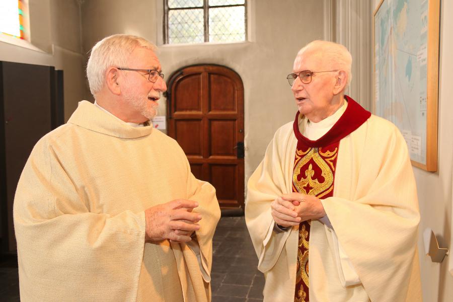 Priester Frans Veraart en onze parochievicaris Pater Marcel Peeters 