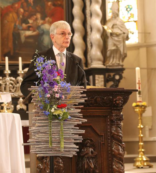 Lecdtor Jozef Van der Wildt bij de eerste lezing 