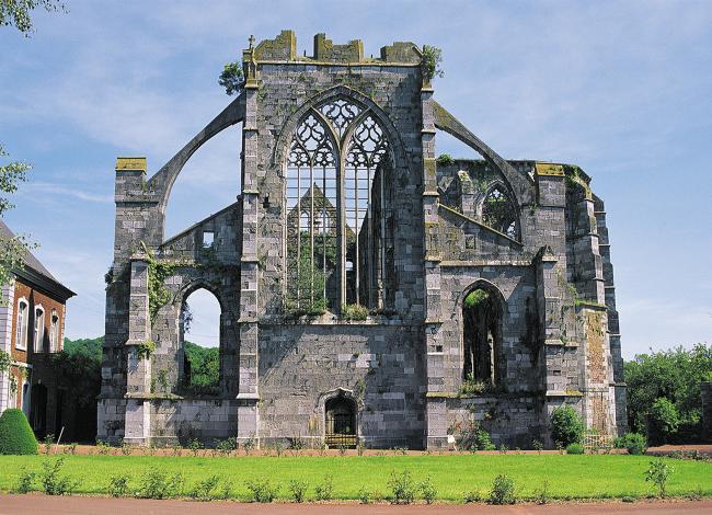 De ruïnes van de abdij van Aulne 