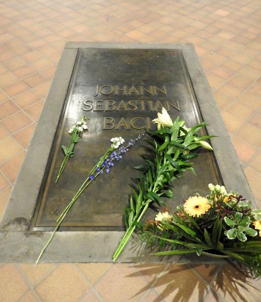 Het graf van J.S. Bach in de Thomaskirche in Leipzig 