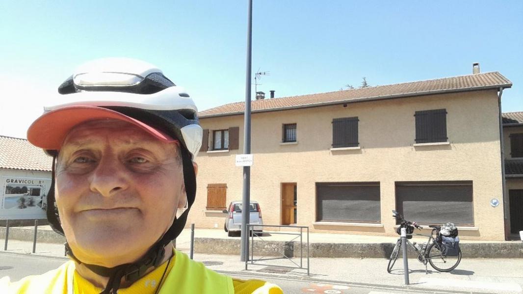 Bij het klooster Soeurs de Saint Joseph in Valence op de dag van vertrek. © T Poorters