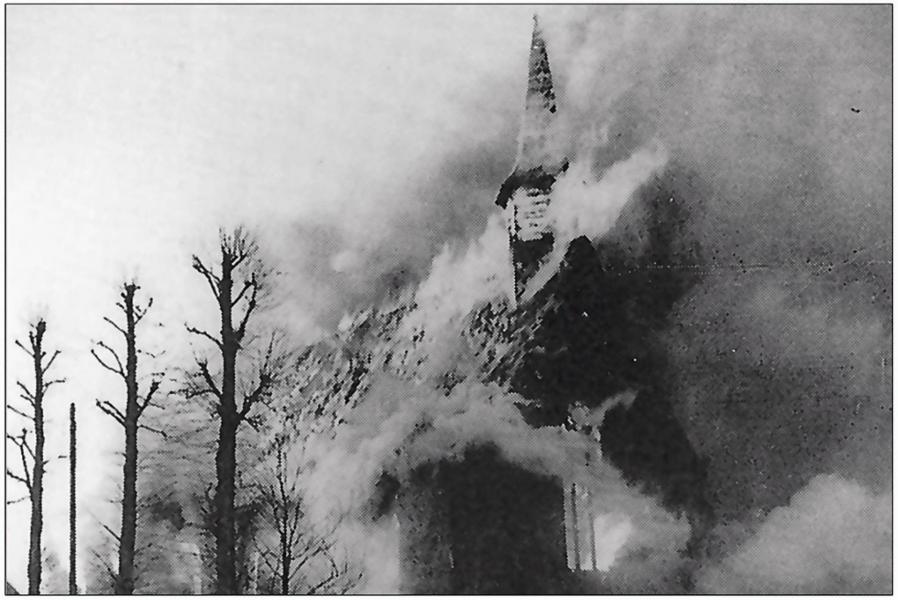 In enkele minuten werd de kapel een grote, vreselijke vuurbol 