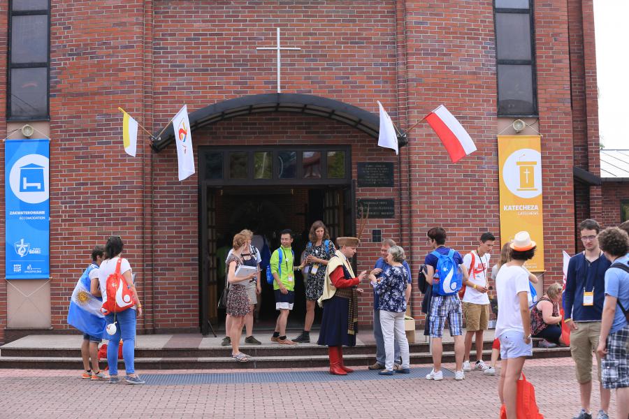 (c) IJD - Foto: Koen Van den Bossche - Parochiekerk 