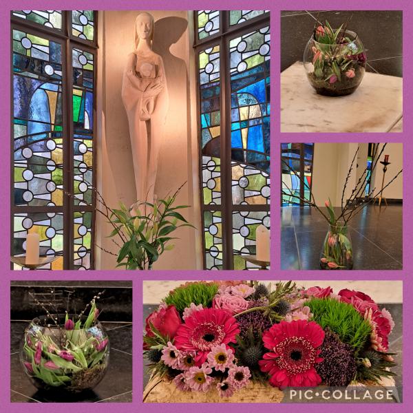 Bloemstukken in kapel © Gracy Peelman