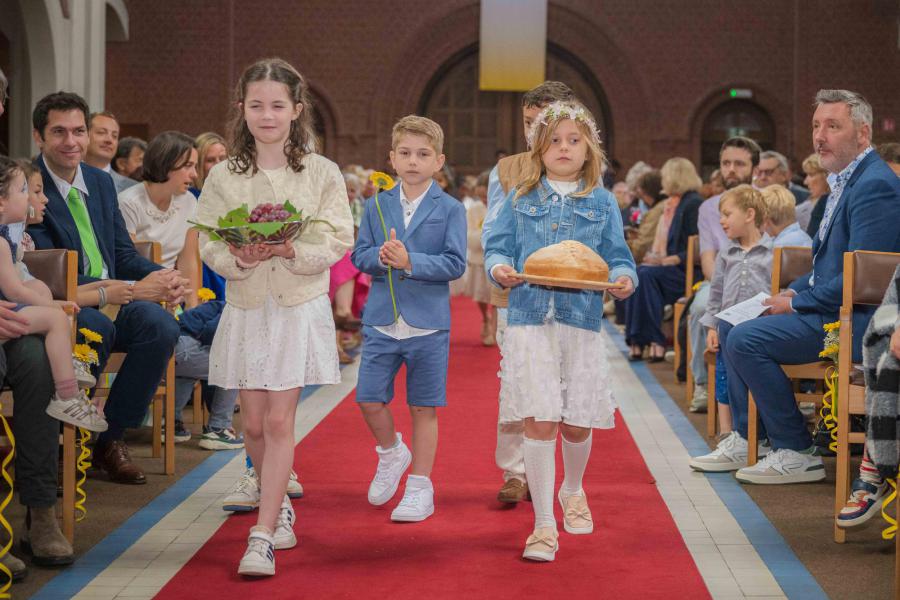 25 kinderen brachten een gave aan © Wim Duysburgh