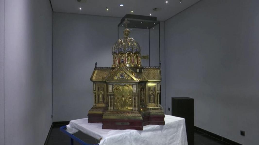 Relikwie opgedragen aan de heilige Corona, in de schatkamer van de Dom van Aken 