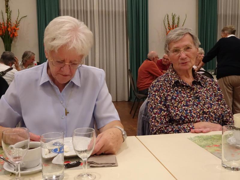 zuster Nina (links) en zuster Annie (rechts) © Mia Verbanck