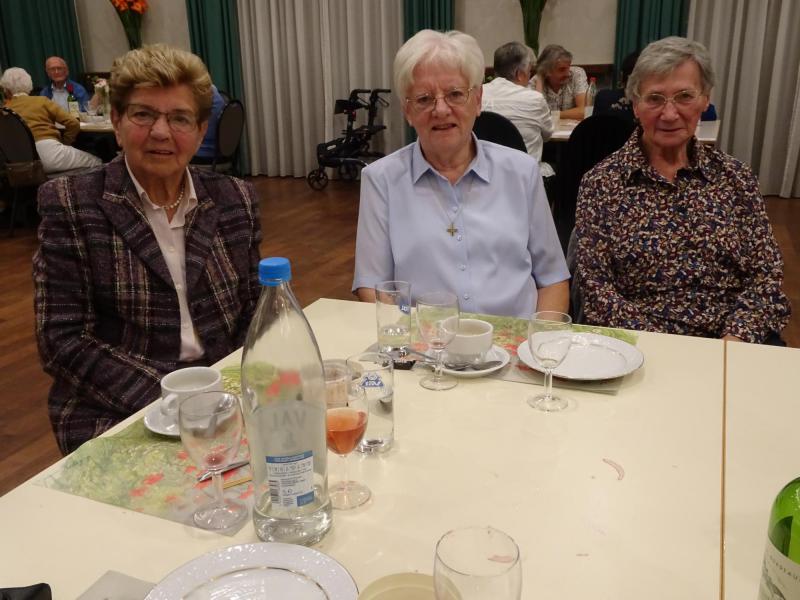 van links naar rechts: Jozefa Vangoidsenhoven, zuster Nina en zuster Annie © Mia Verbanck