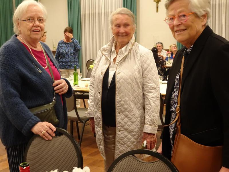 Christiane Ophoff neemt afscheid van twee nichten © Mia Verbanck