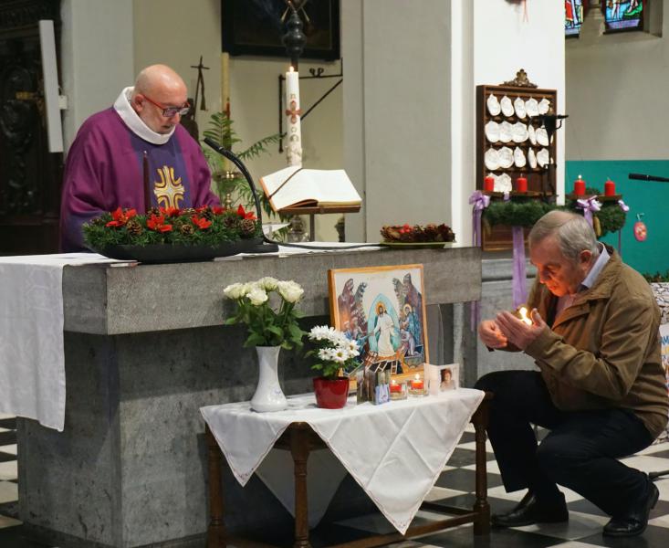 adventsviering eerste communicanten © parochie Onze-Lieve-Vrouw Lichtaart