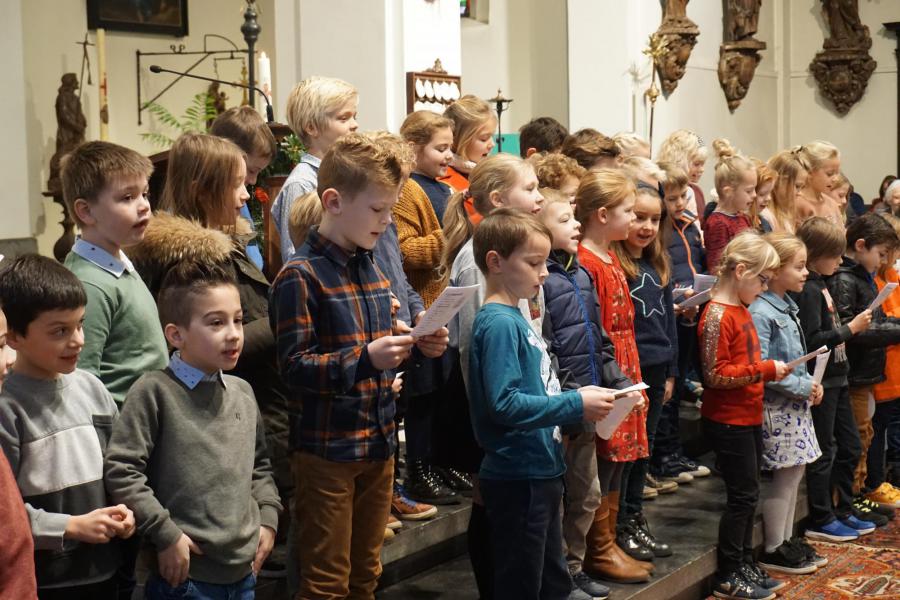 adventsviering eerste communicanten © parochie Onze-Lieve-Vrouw Lichtaart