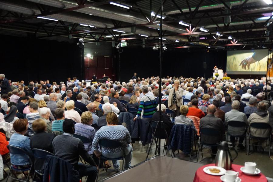 Bomvolle Limburghal zet nieuw pastoraal werkjaar in. © Ria Thaens