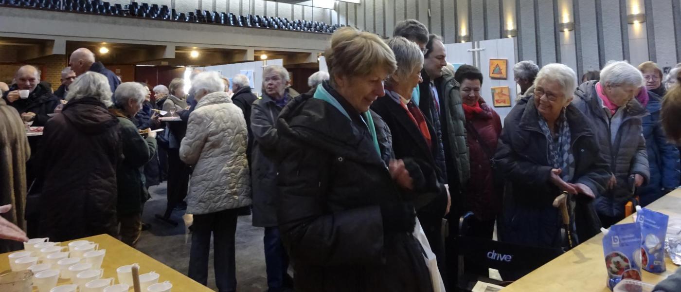 Omdat op Lichtmis pannenkoeken niet mogen ontbreken, was er na de concertmis voor iedereen een pannenkoek en warme chocomelk © Marjo Perry